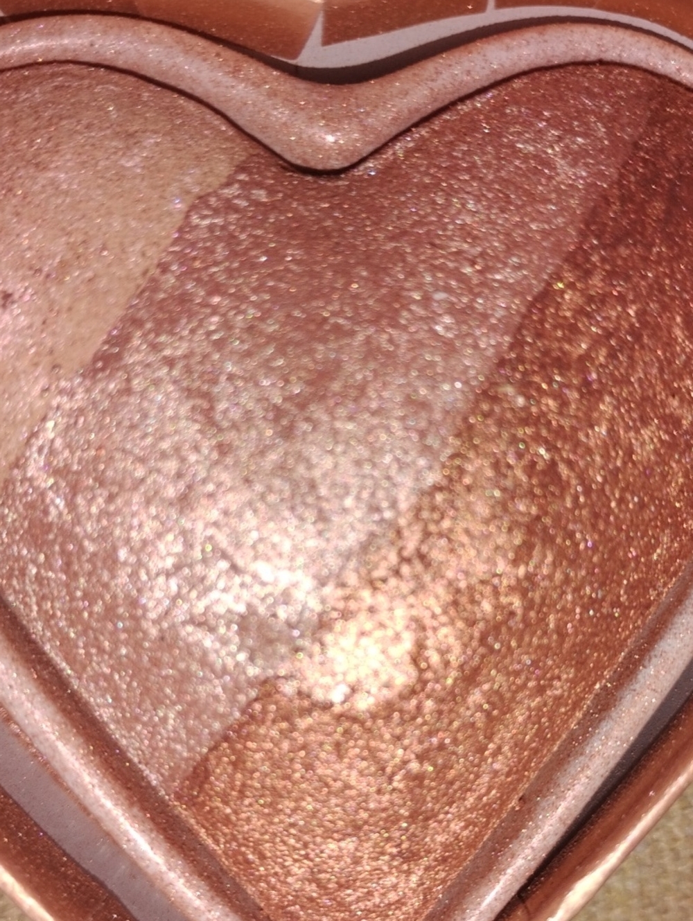 Shimmering Heart Highlighter - Rose Gold Glow